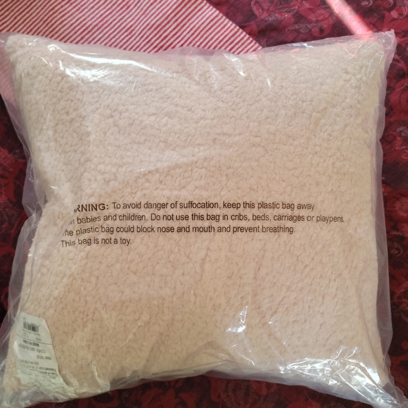 SALE! NWT Set of 2 Koolaburra by Ugg Pillows - Picture 3 of 4